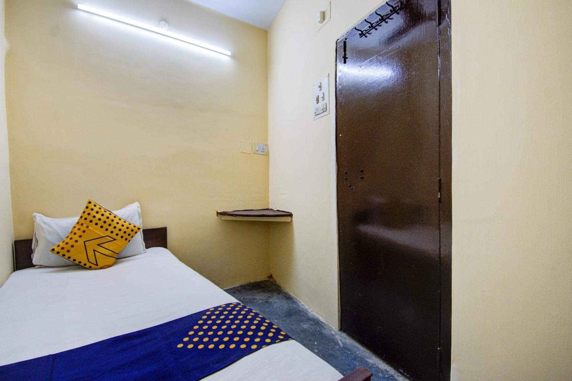 Spot On Dear Hotel Bara Bazar Exterior photo