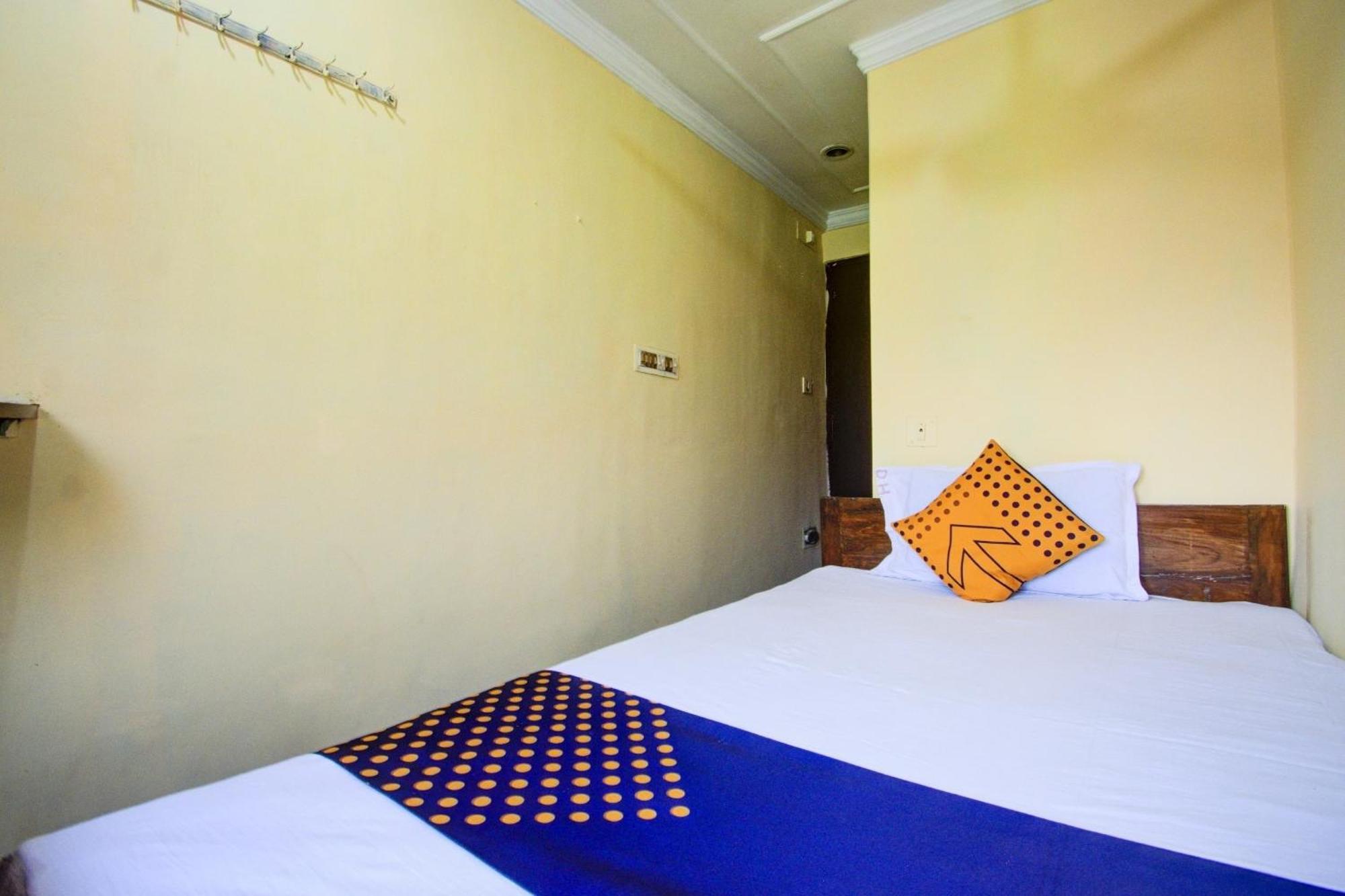 Spot On Dear Hotel Bara Bazar Exterior photo