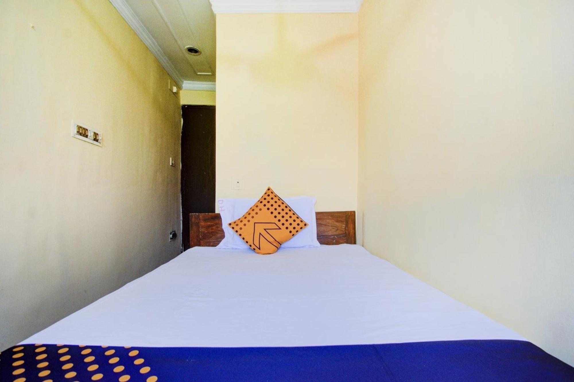 Spot On Dear Hotel Bara Bazar Exterior photo