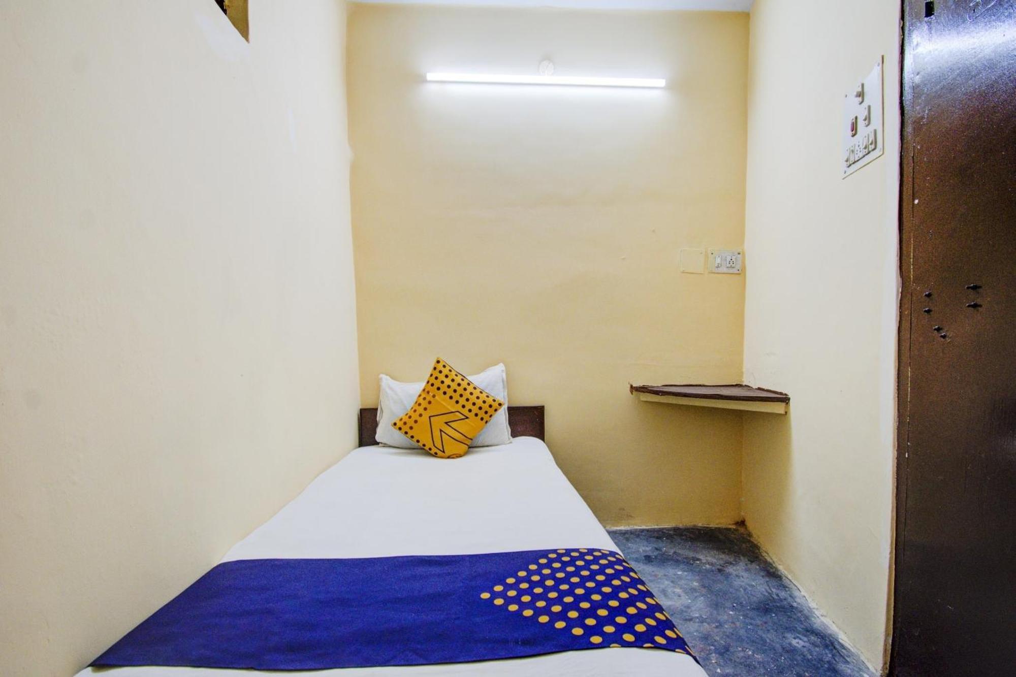 Spot On Dear Hotel Bara Bazar Exterior photo