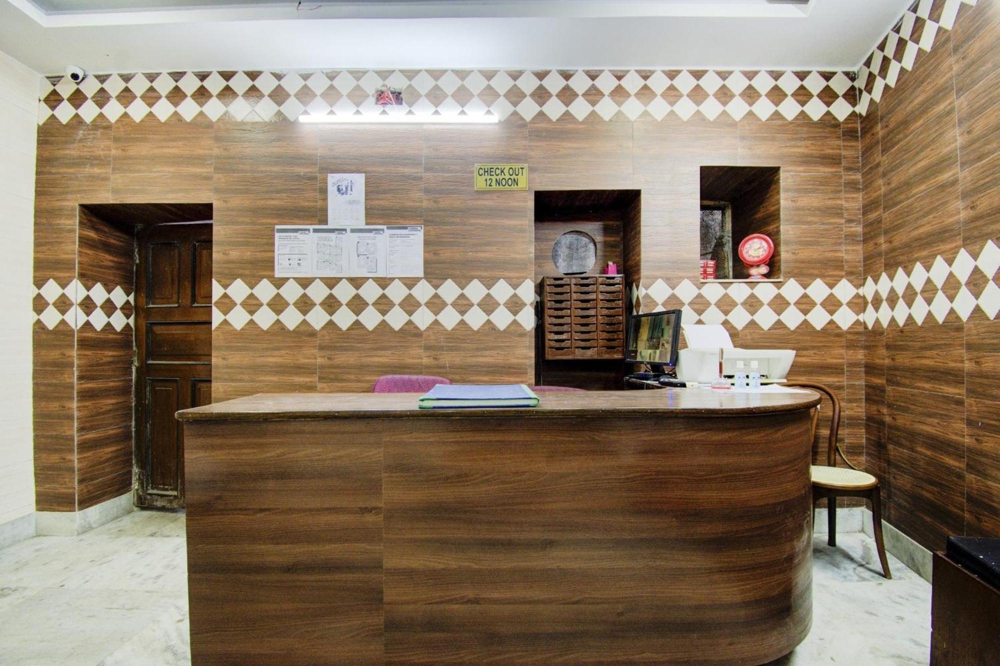 Spot On Dear Hotel Bara Bazar Exterior photo